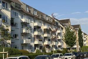 Frisch renoviert: helle, freundliche 2 ZKB mit Balkon in Benrath