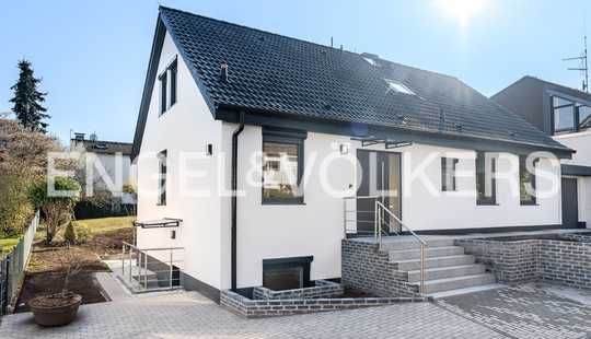 Bild von Modernes, energieeffizientes Einfamilienhaus mit idyllischem Garten