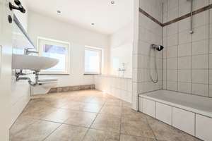MG-Eicken: Besondere  Wohnung mit Empore und Balkon – Marienkirchstraße 1, 41061 Eicken, Mönchengladbach – Vorschaubild 16