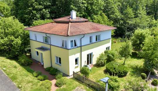 Bild von Großzügiges EFH mit separatem Bürotrakt, Garten und 2 Stellplätzen – ideal für Familie & Beruf.