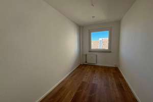 Geräumige Familienwohnung mit Balkon und besten Ausblick | EBK auf anfrage dazu – Moseler Straße 8, 8058 Pölbitz, Zwickau – Vorschaubild 7