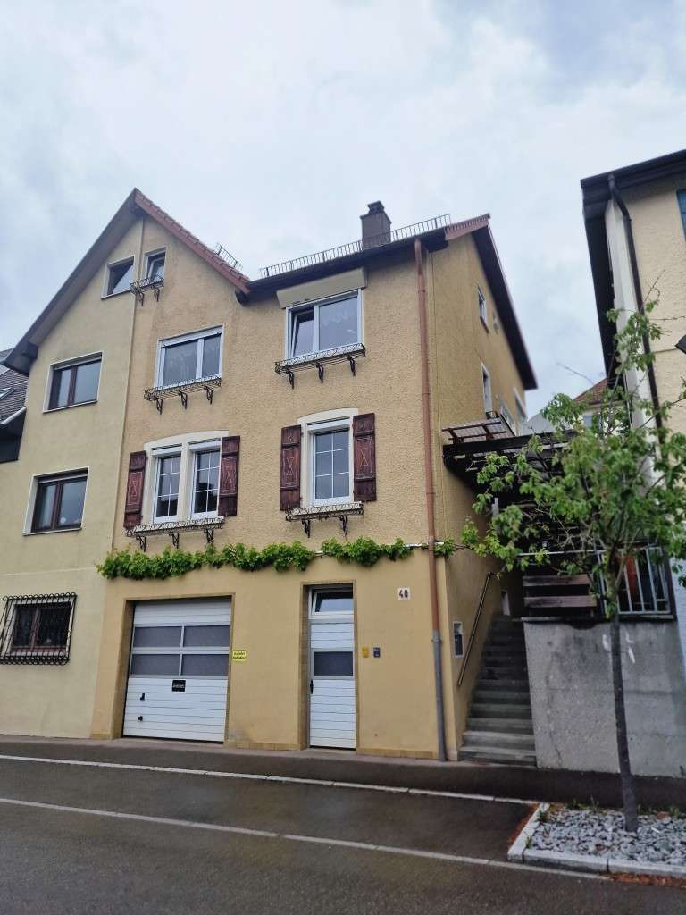 Zentrumsnahe Doppelhaushälfte mit zwei Wohneinheiten, Garage und Garten in Heidenheim