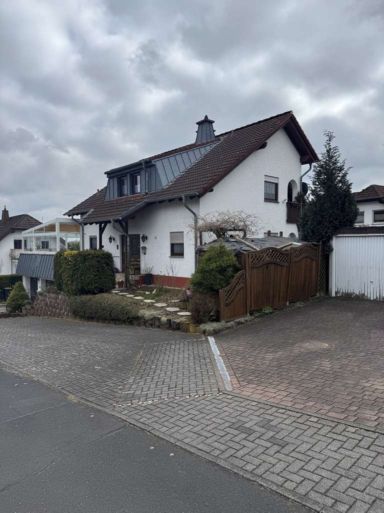 Immobilie in Gückingen - Villa mit neuer Poollandschaft, Kamin, Wintergarten, über 200qm Wohnfläche u.v.m. - Bild 0