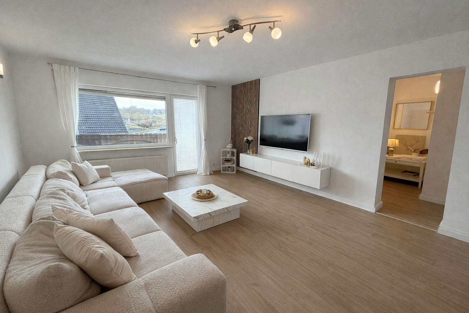 Immobilie in Grävenwiesbach - !! Raumwunder !! Modernisiertes RMH mit 6 Zimmern, Balkonen mit Blick, Garage und Garten - Bild 12