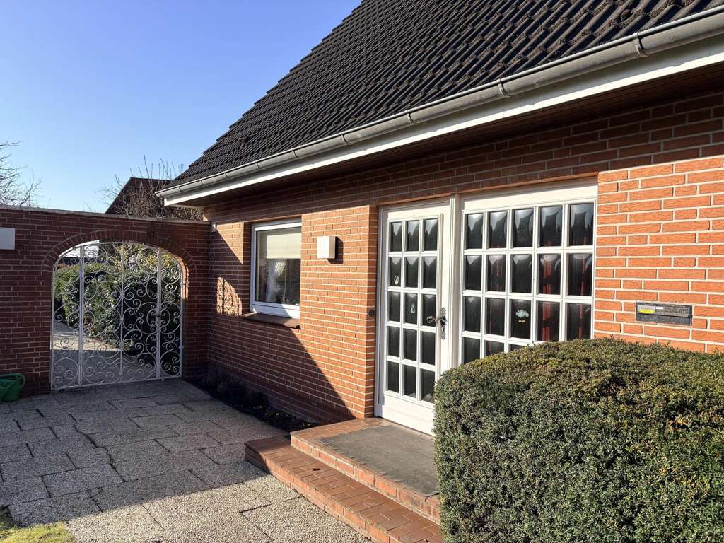 Immobilie in Breklum - Charmantes Einfamilienhaus mit idyllischem Garten und Doppelgarage - Platz für die gesamte Familie - Bild 4