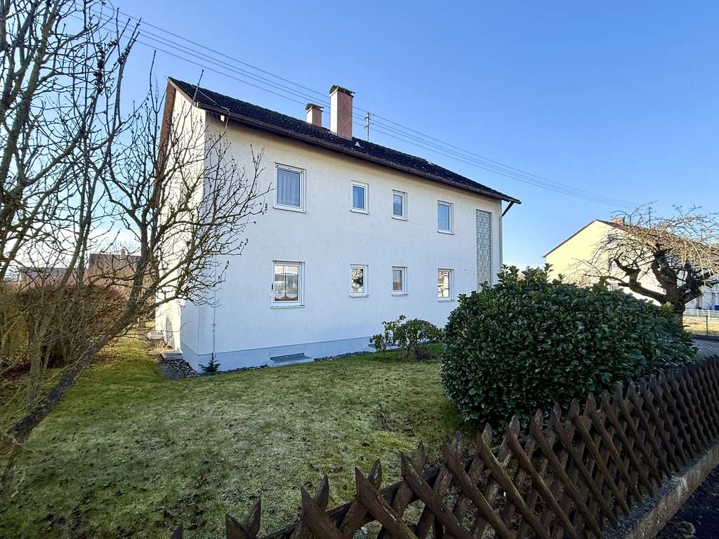 Immobilie in Bissingen - Ab ins Familienglück! Zweifamilienhaus mit großem Grundstück in Bissingen! - Bild 1