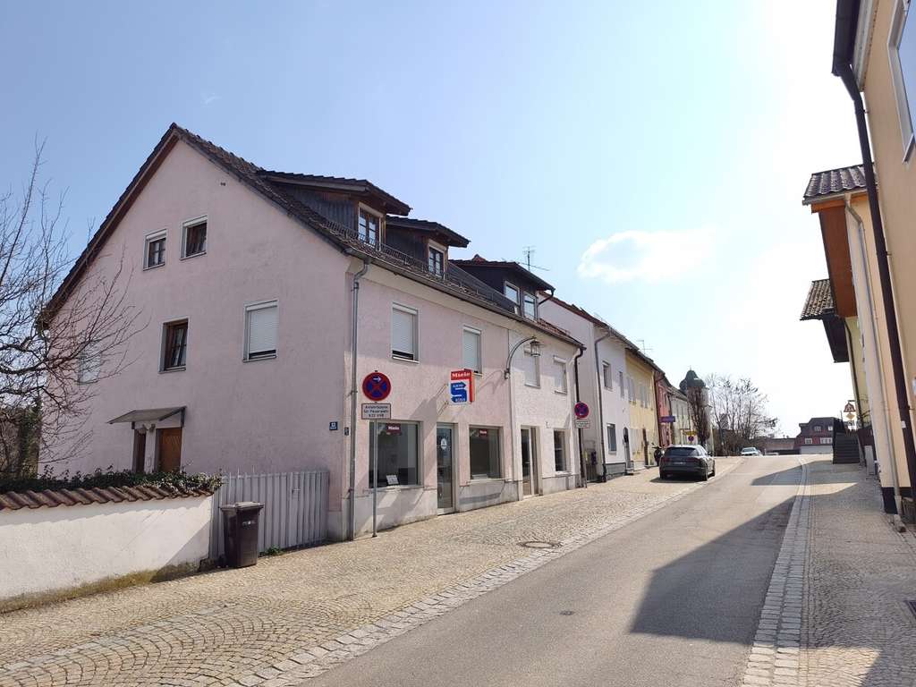 Immobilie in Hengersberg - Hengersberg Zentrum: Wohn- u. Geschäftshaus m. 640 m2 Grundstück - evtl. weitere Bebauung möglich! - Bild 2