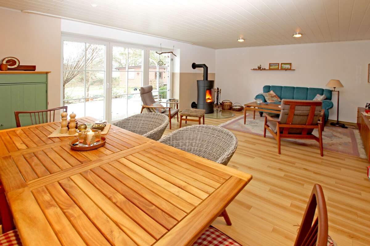 Immobilie in Kalkhorst - Familienwohnsitz oder Ferienhaus ?
Schönes Wohnhaus mit 5 Zimmern, Kamin, Sauna und Doppelgarage in - Bild 6