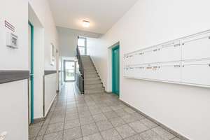 Stadtleben in Bestform: Vermietete 3-Zimmer-Wohnung mit Loggia und Aufzug – Die vollständige Adresse der Immobilie erhältst du vom Anbieter., 10437 Prenzlauer Berg, Berlin – Vorschaubild 3