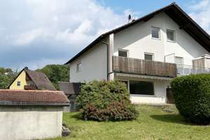 Modernisierte Doppelhaushälfte mit viel Platz und Garage
in Kunreuth-Weingarts