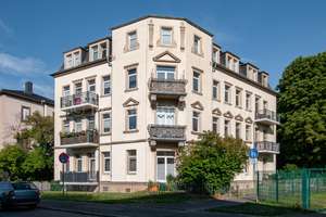 Cotta - modernisierte, frei werdende 2-Zimmer-Wohnung mit Balkon
