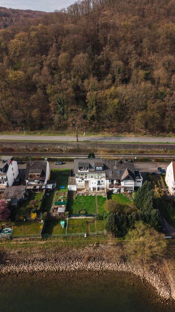 Immobilie in Koblenz - Großzügiges Zweifamilienhaus in direkter Rheinlage - Bild 1