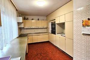"Dornröschenschlaf": Großer Bungalow mit Sanierungsbedarf in ruhiger Lage von Hiltpoltstein – Die vollständige Adresse der Immobilie erhältst du vom Anbieter., 91355 Hiltpoltstein – Vorschaubild 6