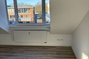 Charmante 2-Zimmer-Wohnung im Dachgeschoss am Dreiecksplatz in Kiel – Koldingstraße 8, 24105 Brunswik, Kiel – Vorschaubild 13