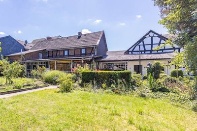Gepflegte Hofanlage mit 2 Wohnhäusern, Nebengebäuden u.v.m. / Bauvorbescheid für 3. Wohnhaus