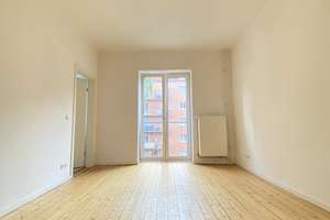 Helle 2 Zimmerwohnung mit Einbauküche und Balkon zu vermieten