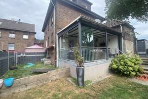 DHH mit Wintergarten und Garten in Duisburg Beeckerwerth