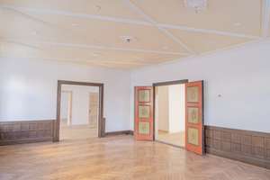 Einzigartige 7-Zimmer Wohnung mit Blick ins Grüne