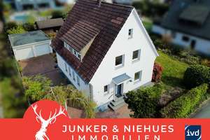 Einfamilienhaus in zentraler Lage von Steinhagen mit großem Garten – Die vollständige Adresse der Immobilie erhältst du vom Anbieter., 33803 Steinhagen – Vorschaubild 1