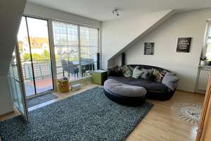 Helle Dachgeschosswohnung mit Balkon – Wohnen zum Wohlfühlen