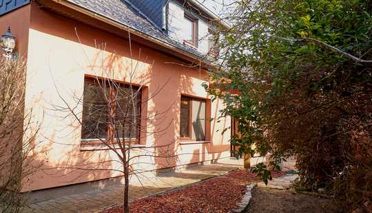 Bild von Ein außergewöhnliches Einfamilienhaus mit Werkstatt, Scheune und Einliegerwohnung