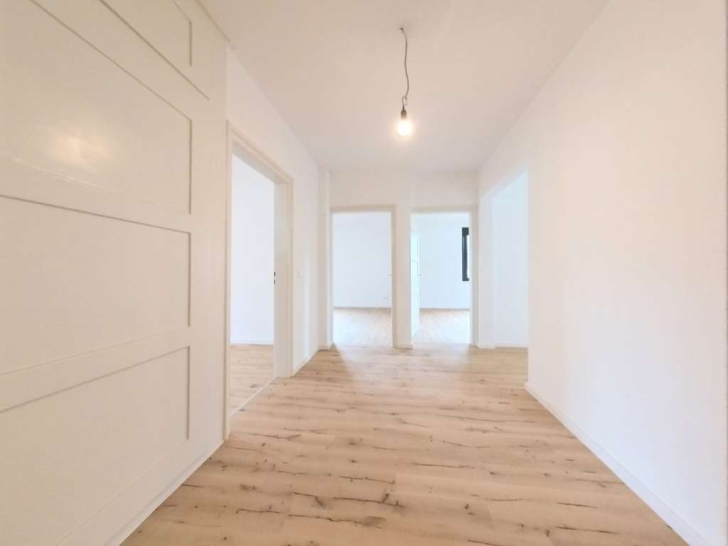 Helle 4 Zimmer Altbauwohnung mit kleinem Garten in ruhiger Wohnlage!!