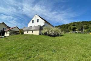 Charmantes 7-Zimmer-Einfamilienhaus mit Terrasse und Garten zu vermieten – 36419 Buttlar – Vorschaubild 2