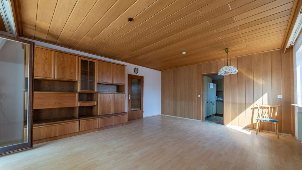 Immobilie in Mühlhausen-Ehingen - Ein- oder Zweifamilienhaus mit großem Grundstück & sonnigem Wintergarten - Bild 2