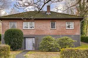 Eigenheim mit Garten und 2 Garagen in traumhafter Lage von Stelle – Harburg (Kreis) – Vorschaubild 1
