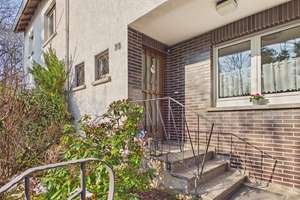 Gepflegtes Familienidyll in Wiesbaden mit Natur- & Stadtnähe– 6 Zimmer, Garten und Stellplatz – Die vollständige Adresse der Immobilie erhältst du vom Anbieter., 65199 Dotzheim, Wiesbaden – Vorschaubild 1