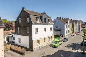 Starkes Investment: 3-Familienhaus mit Mietsteigerungspotenzial – Die vollständige Adresse der Immobilie erhältst du vom Anbieter., 44357 Oestrich, Dortmund – Vorschaubild 1
