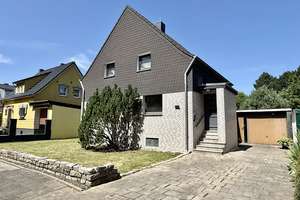 freist.  Ein-Zweifamilienhaus in ruhiger & grüner Lage