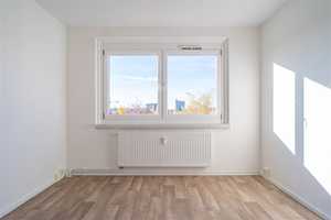 2-Zimmer-Wohnung mit EBK, Balkon, tw möbliert – Paul-Arnold-Straße 4, 9130 Chemnitz – Vorschaubild 3