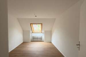 Großzügige 4-Zimmer-DG-Wohnung (110 m²) mit Garage und Einbauküche – Rosenrotweg 19, 70567 Möhringen-Süd, Stuttgart – Vorschaubild 9
