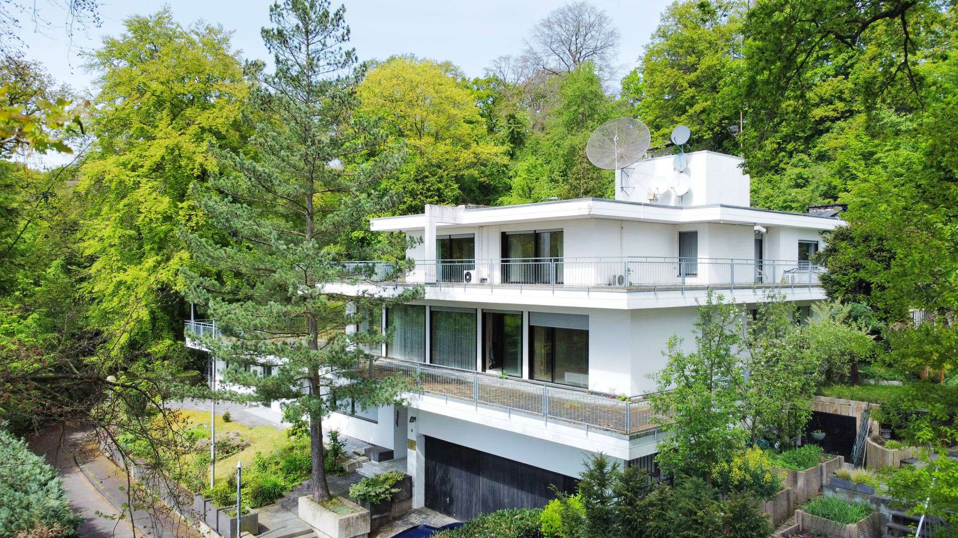 Anwesen der 1970er Jahre in TOP Hanglage Bad Godesberg, Sanierungsobjekt mit Entwicklungspotential, Bonn – Bild 1