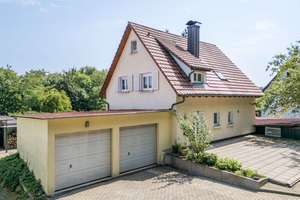 Gepflegtes Einfamilienhaus mit Doppelgarage auf großem Grundstück in bester Lage von Waldshut – Die vollständige Adresse der Immobilie erhältst du vom Anbieter., 79761 Waldshut-Tiengen – Vorschaubild 3