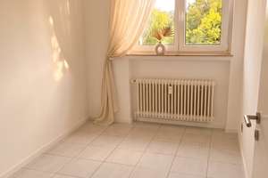 Helle, frisch renovierte 3-Zimmer-Wohnung mit Balkon & Tageslichtbad in Frankfurt- Niederursel – 60439 Niederursel, Frankfurt am Main – Vorschaubild 5