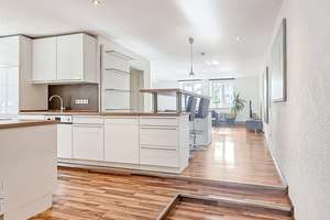 Möbliert - Schmuckstück in Möhringen, offene und große 2 Zimmer Wohnung mit 2 Bäder und Stellplatz b – Die vollständige Adresse der Immobilie erhältst du vom Anbieter., 70567 Möhringen-Mitte, Stuttgart – Vorschaubild 2