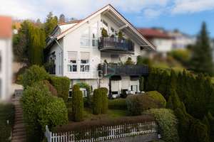 Gepflegtes Mehrfamilienhaus mit ca. 270 m², Garten, weitläufigem Ausblick und 3 Garagen – Die vollständige Adresse der Immobilie erhältst du vom Anbieter., 73630 Remshalden – Vorschaubild 1