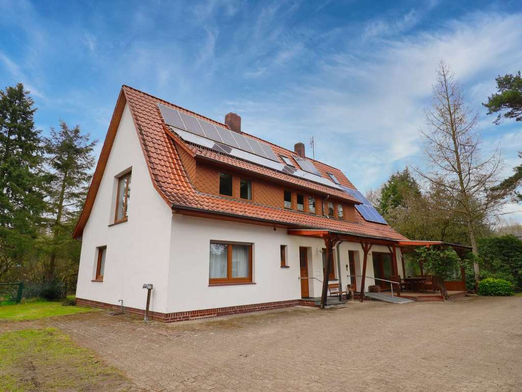 Immobilie in Barver - Großzügiges Ein-/Zweifamilienhaus in Barver mit 220 qm, Kamin und großem Grundstück in ruhiger Lage - Bild 0