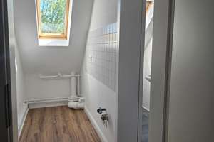 **Charmante Dachgeschosswohnung mit moderner Ausstattung** – Alte Hauptstr. 21, 45289 Burgaltendorf, Essen – Vorschaubild 7
