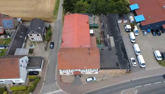 Bild von Mehrfamilienhaus mit 3 Halle und viele potenzialen für Bauen