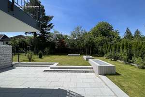 Hochwertige 5 Zimmer Erdgeschosswohnung mit großer Terrasse und Privatgarten zu vermieten