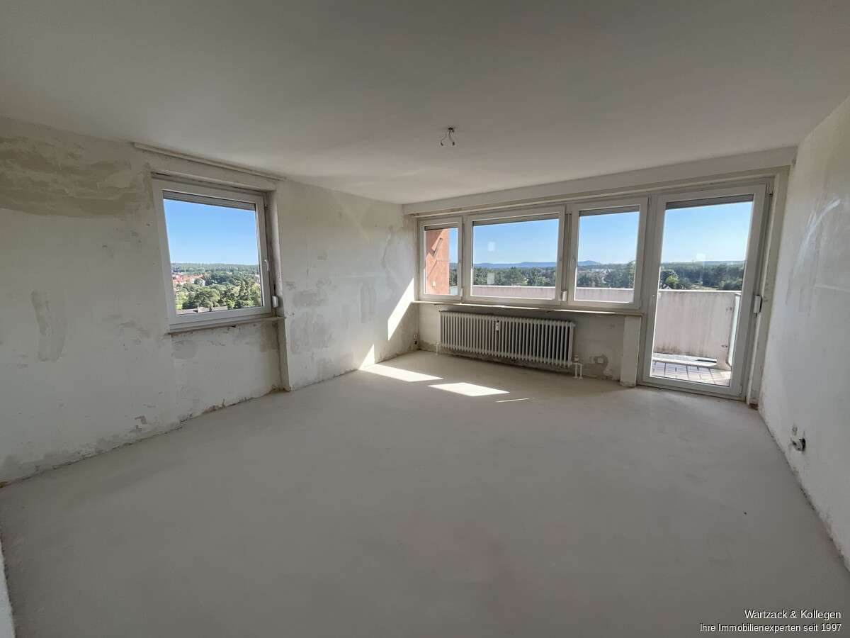 Immobilie in Schwaig bei Nürnberg - Über den Dächern von Schwaig - 3-Zimmer-Wohnung mit Ausblick, Balkon, Einbauküche und Garage - Bild 4