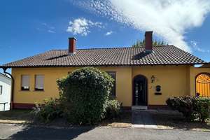 Gepflegtes Einfamilienhaus mit Balkon, Garten und Garage! – 63785 Obernburg am Main – Vorschaubild 1