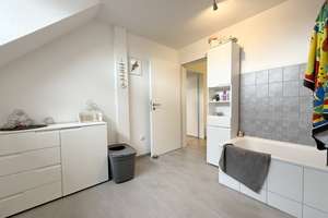 Wohnen mit Wohlfühlfaktor: Helle Dachgeschosswohnung mit Kaminofen – 46147 Holten, Oberhausen – Vorschaubild 8