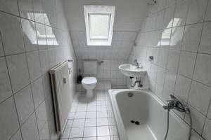 Frisch renovierte 3-Zimmer-Dachgeschosswohnung mit Badewanne – ab sofort bezugsfrei – Rembergstr 17, 58095 Mittelstadt, Hagen – Vorschaubild 3