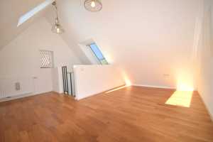 MODERNES WOHNEN*** Schönes 4 - Zimmer Reihenhaus in ruhiger Lage – Esslingen (Kreis) – Vorschaubild 1