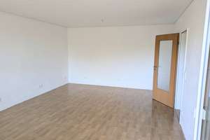 Provisionsfreie, helle 3-Zimmer-Dachgeschosswohnung mit verglaster Loggia, Blick ins Grüne & Aufzug – Kinzigstrasse 8, 38120 Weststadt, Braunschweig – Vorschaubild 6