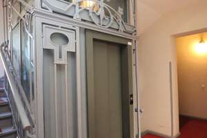 Weitblick mit Augenzwinkern – hier schaut nur die Sonne rein... – Die vollständige Adresse der Immobilie erhältst du vom Anbieter., 10245 Friedrichshain, Berlin – Vorschaubild 3